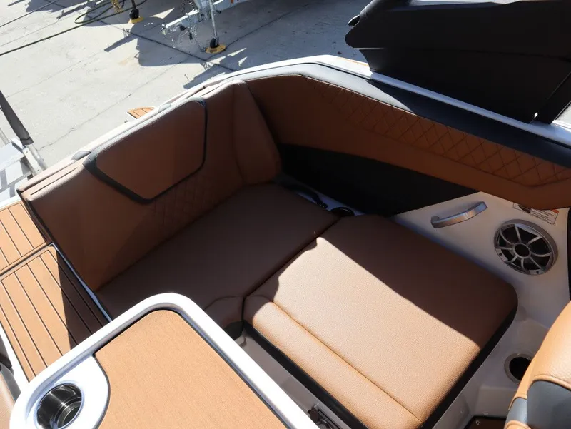 Slide: The Image of Yamaha 222SE 2026 - 16