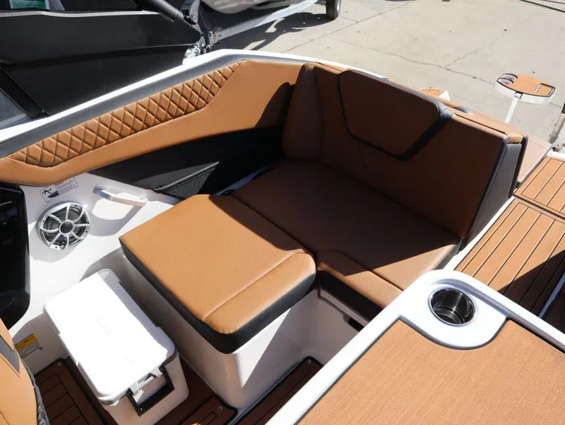 Slide: The Image of Yamaha 222SE 2026 - 17