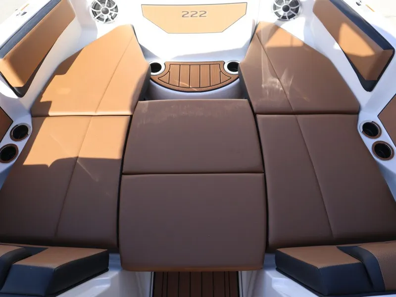 Slide: The Image of Yamaha 222SE 2026 - 25