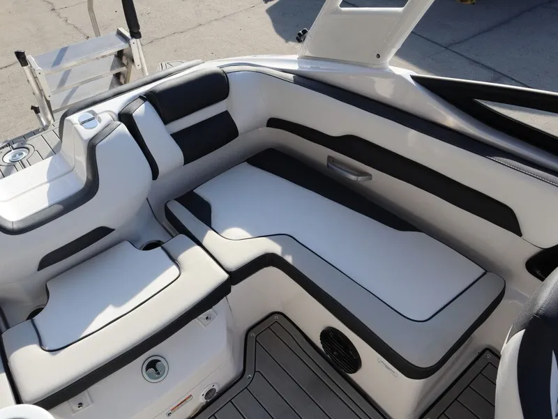 Slide: The Image of Yamaha 195S 2026 - 11