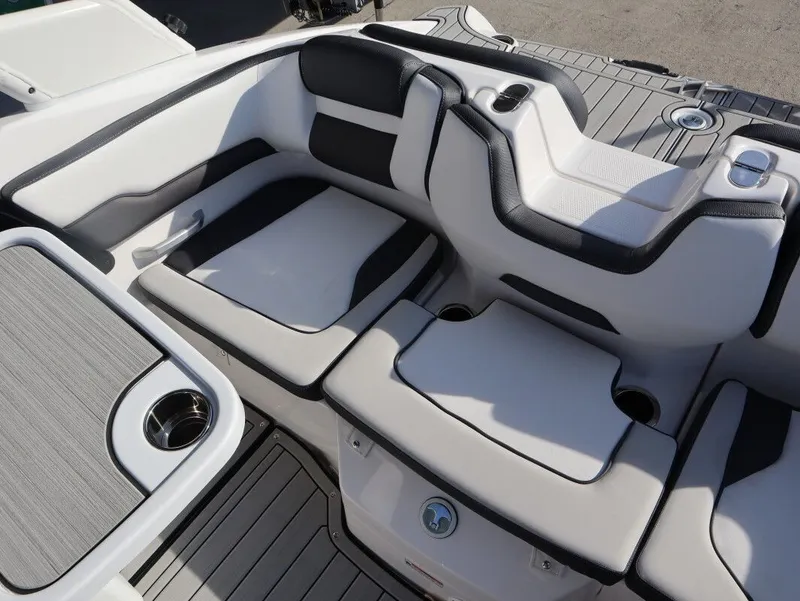 Slide: The Image of Yamaha 195S 2026 - 12