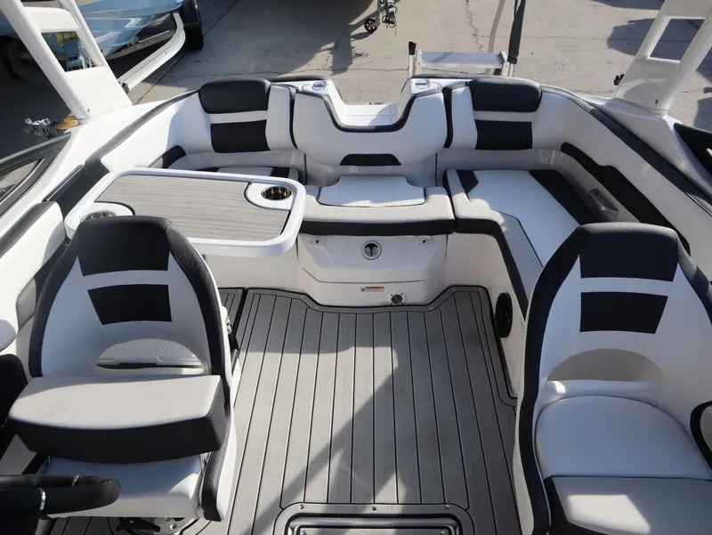 Slide: The Image of Yamaha 195S 2026 - 14