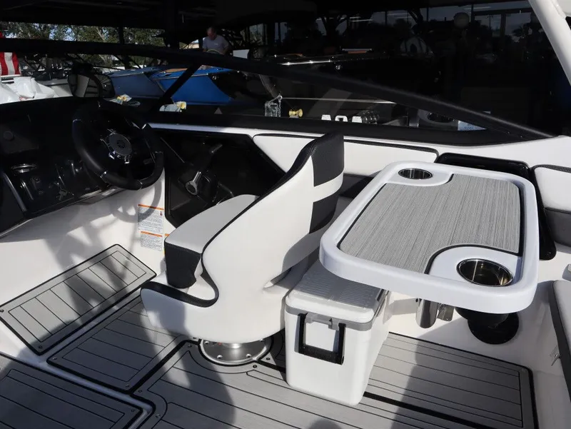 Slide: The Image of Yamaha 195S 2026 - 15