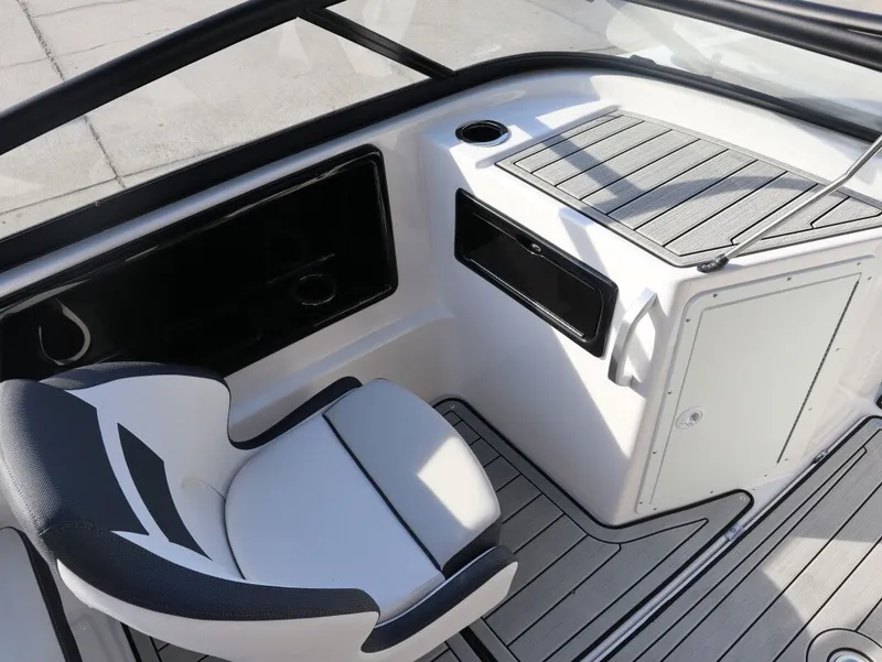 Slide: The Image of Yamaha 195S 2026 - 17