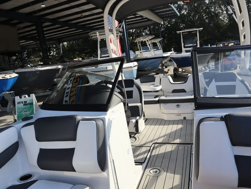 Slide: The Image of Yamaha 195S 2026 - 19