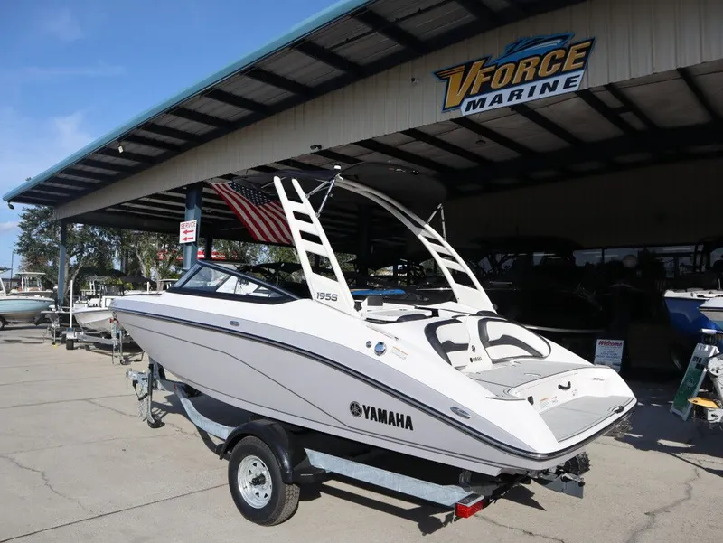 Slide: The Image of Yamaha 195S 2026 - 6