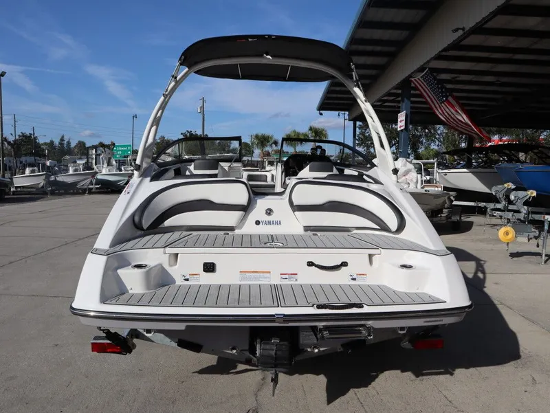 Slide: The Image of Yamaha 195S 2026 - 7