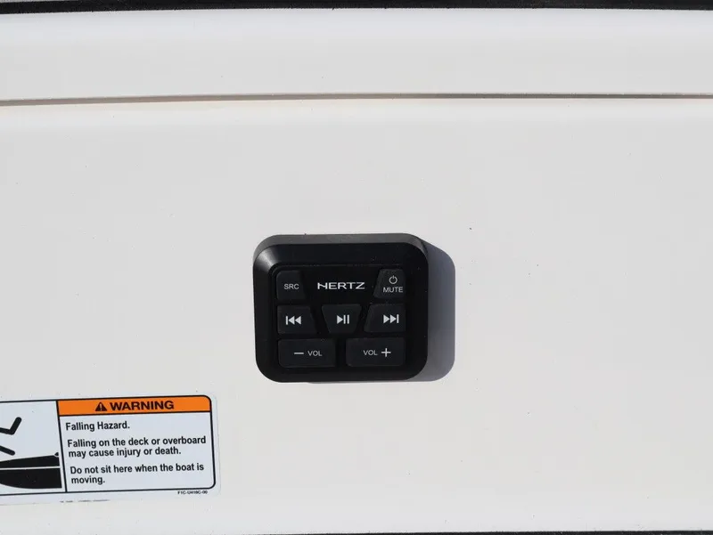 Slide: The Image of Yamaha 195S 2026 - 9