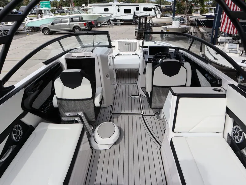 Slide: The Image of Yamaha 252S 2026 - 7