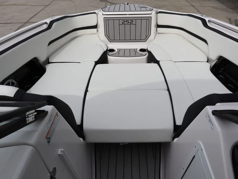 Slide: The Image of Yamaha 252S 2026 - 9