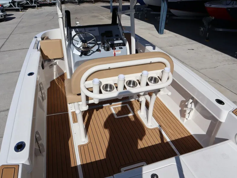 Slide: The Image of Bayliner TROPHY CC20 2026 - 16