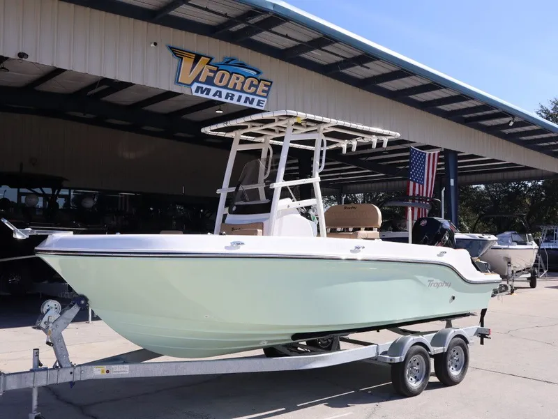 Slide: The Image of Bayliner TROPHY CC20 2026 - 5