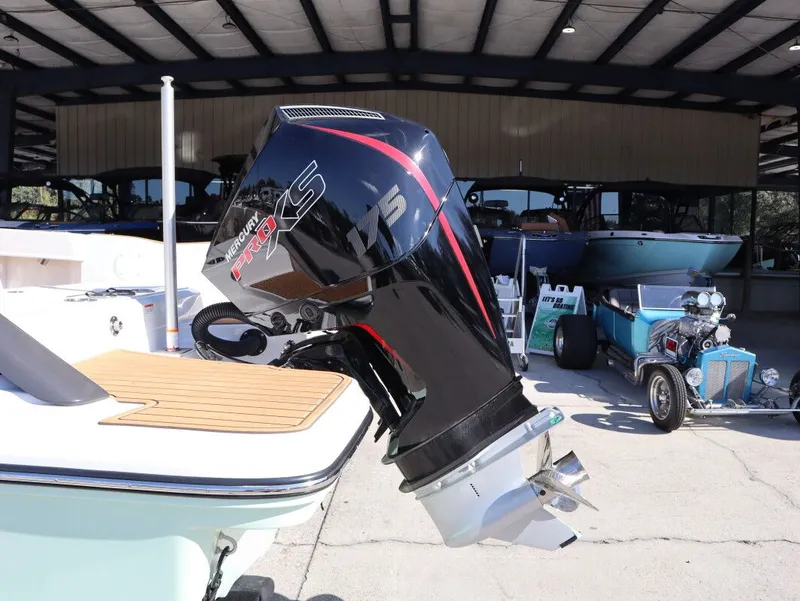 Slide: The Image of Bayliner TROPHY CC20 2026 - 8