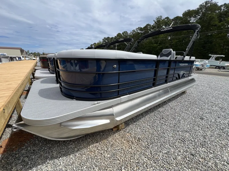 Slide: The Image of Veranda Vista View Series 20RC 2025 - 2