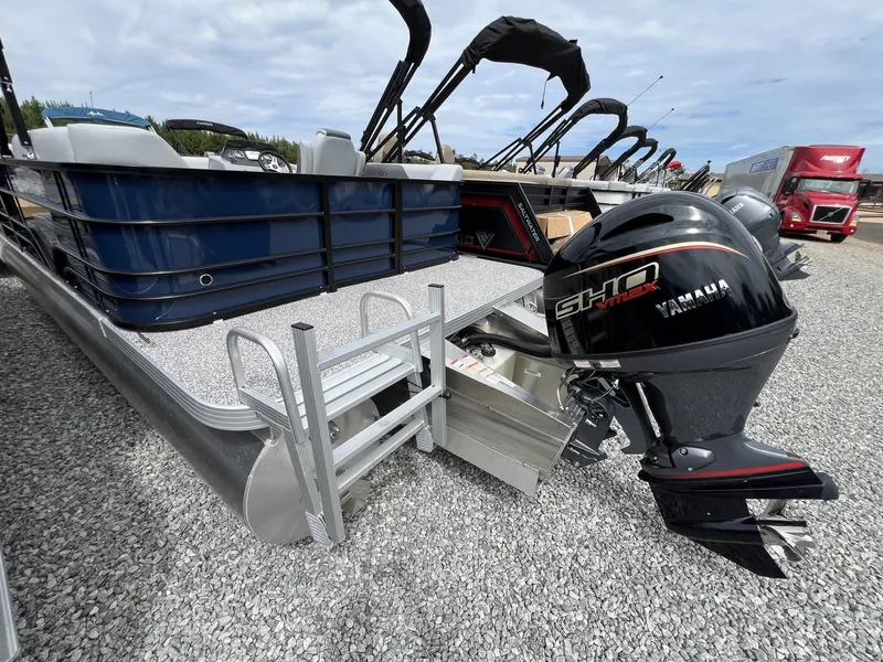 Slide: The Image of Veranda Vista View Series 20RC 2025 - 3