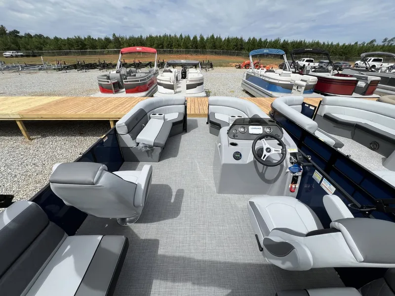 Slide: The Image of Veranda Vista View Series 20RC 2025 - 10