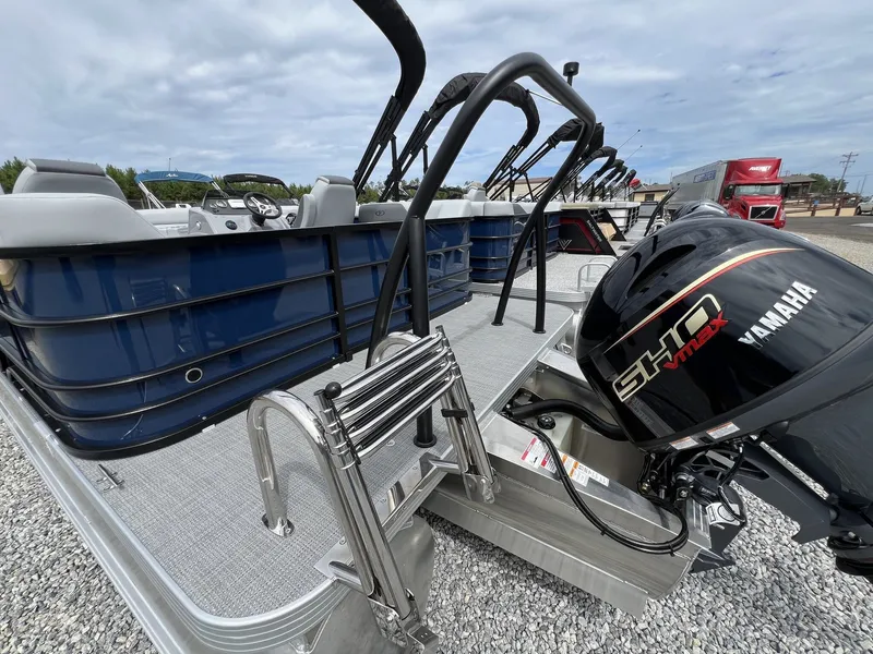 Slide: The Image of Veranda Vista View Series 20RC 2025 - 5