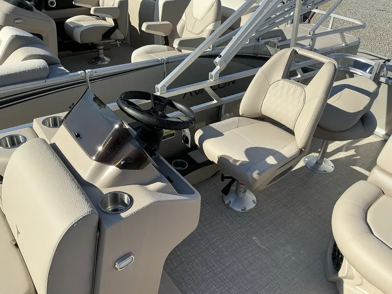 Slide: The Image of Tahoe STX 19 QUAD FISH 2025 - 5