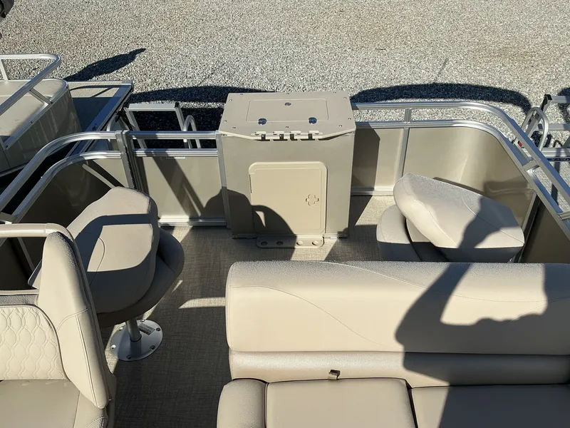 Slide: The Image of Tahoe STX 19 QUAD FISH 2025 - 6