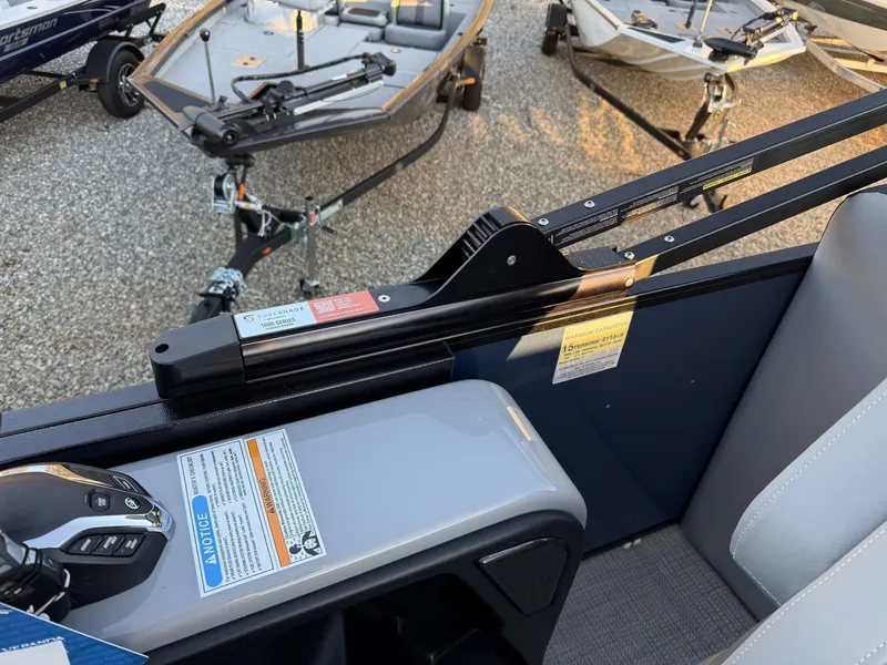 Slide: The Image of Veranda Relax Series VR25RC XL 2025 - 10