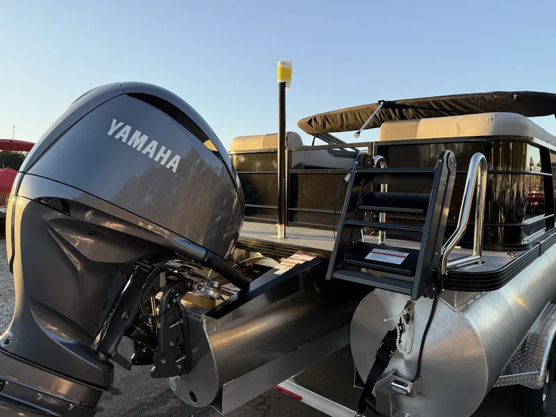 Slide: The Image of Veranda Relax Series VR25RC XL 2025 - 7