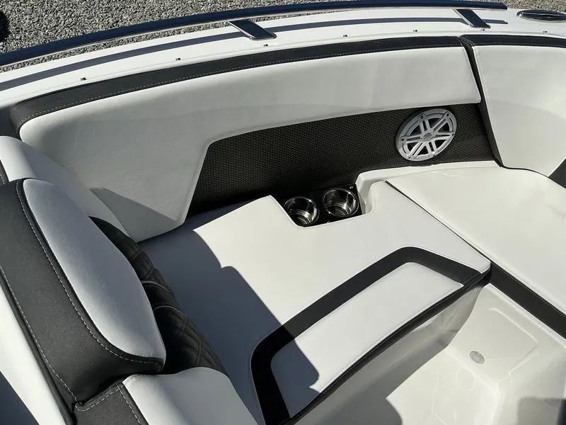 Slide: The Image of Monterey 238SS Super Sport 2025 - 12