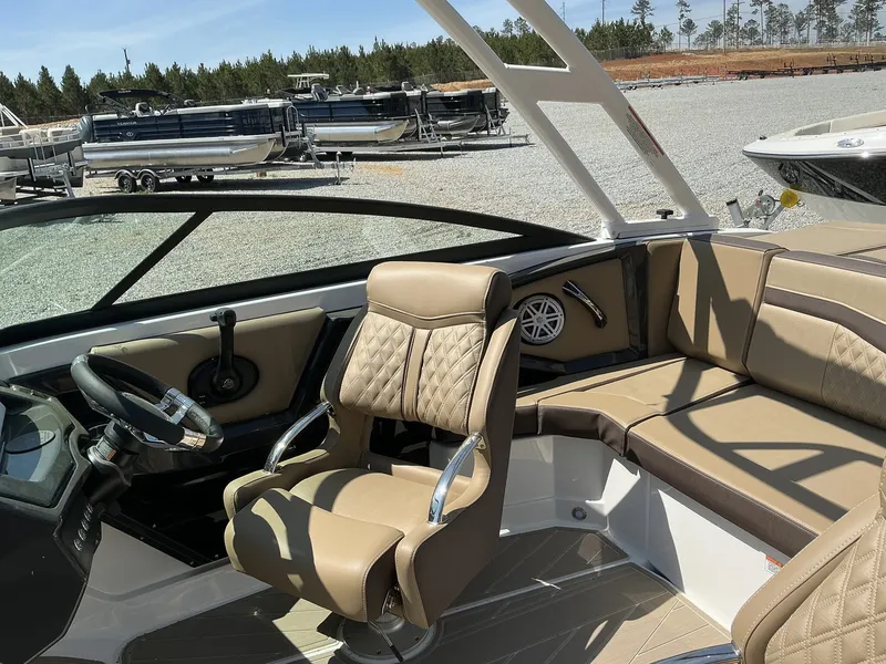 Slide: The Image of Monterey 218SS Super Sport 2025 - 15