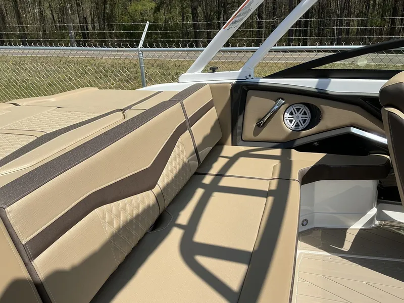 Slide: The Image of Monterey 218SS Super Sport 2025 - 9