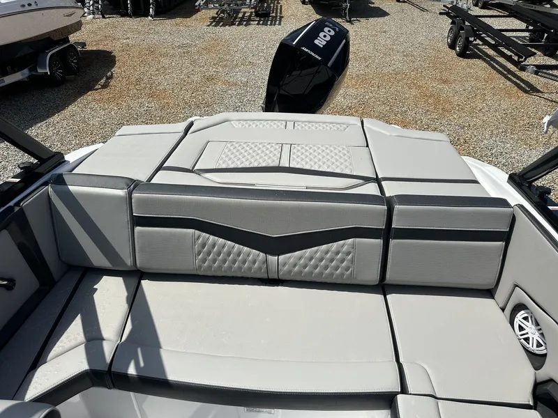 Slide: The Image of Monterey 215SS Super Sport 2025 - 10