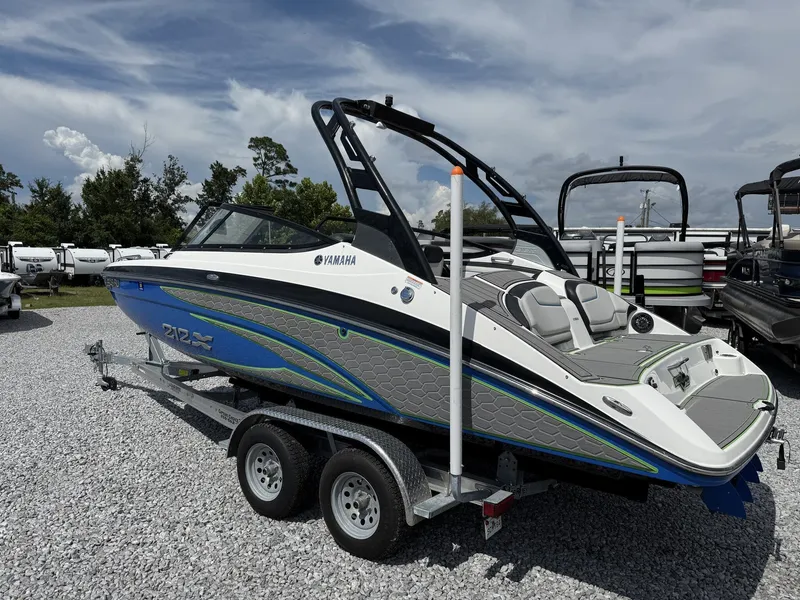 Slide: The Image of Yamaha 212X 2017 - 2