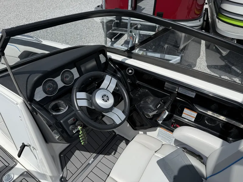 Slide: The Image of Yamaha 212X 2017 - 8