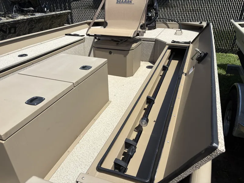 Slide: The Image of SeaArk 1652 Crappie 2024 - 11