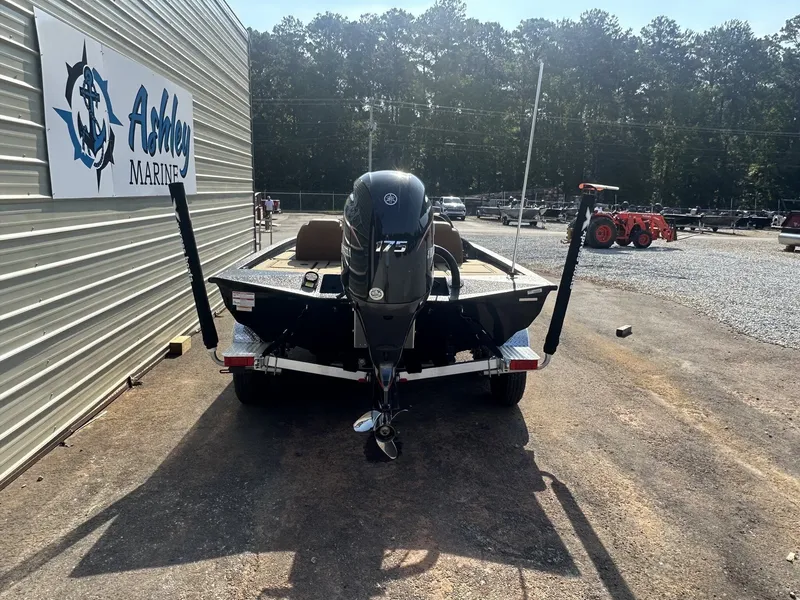 Slide: The Image of Xpress H20C Crappie 2026 - 15