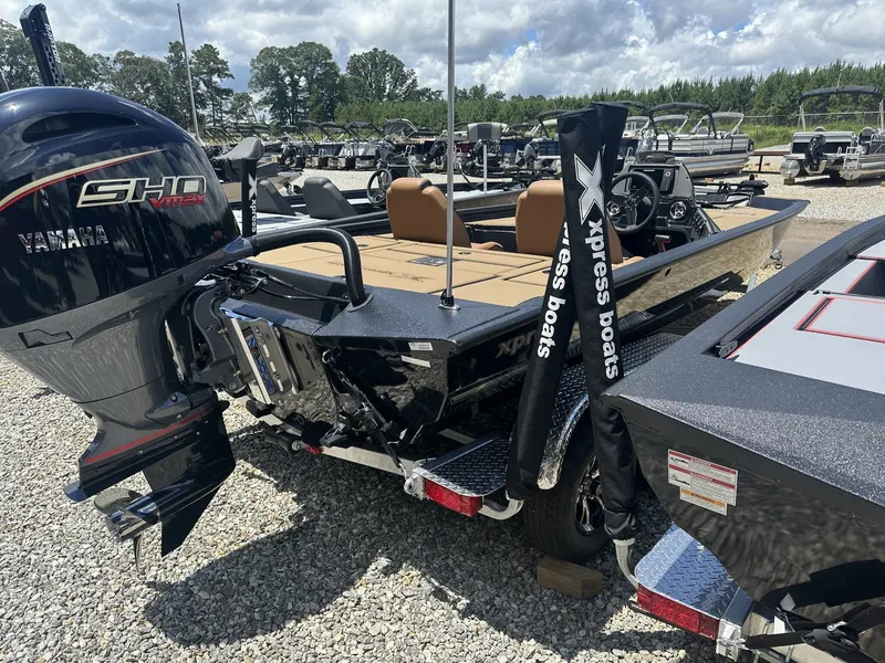 Slide: The Image of Xpress H20C Crappie 2026 - 7