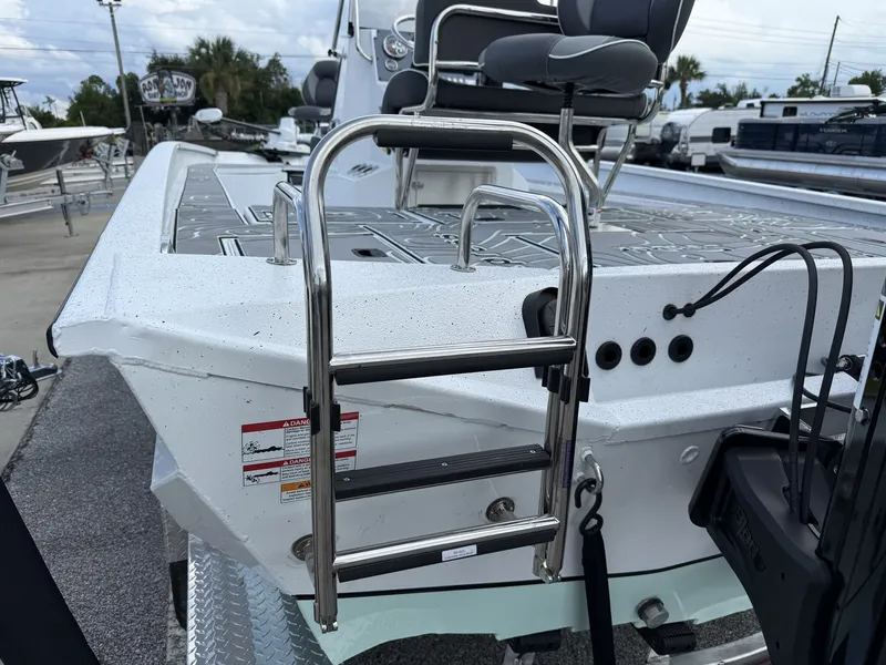 Slide: The Image of Xpress X23B Bay Lounge 2026 - 4