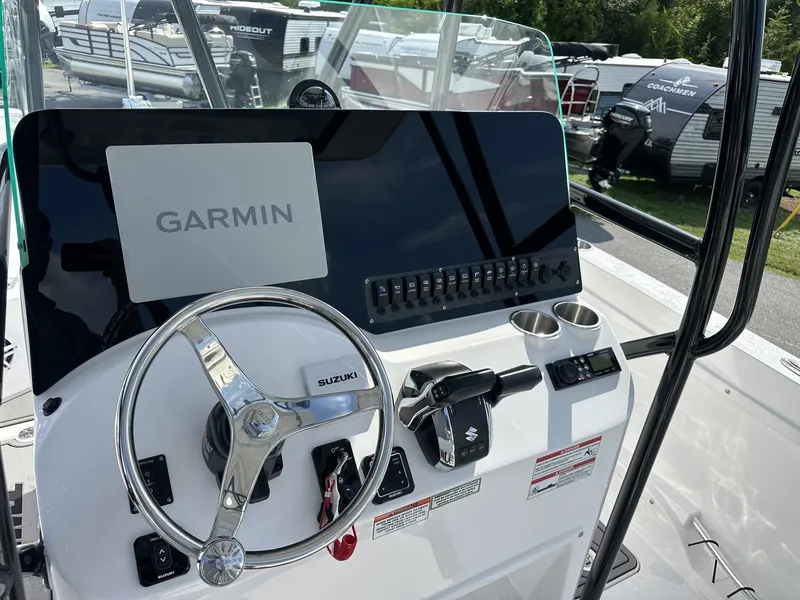 Slide: The Image of Twin Vee GFX 24GFX 2026 - 9