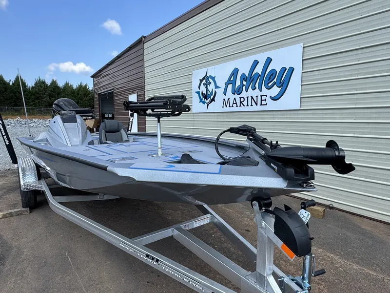 Slide: The Image of Xpress H20C Crappie 2026 - 2