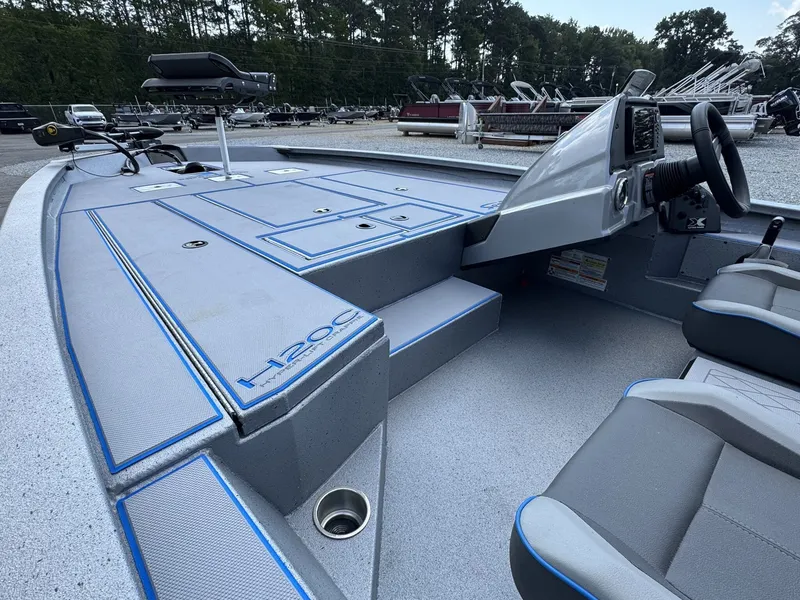 Slide: The Image of Xpress H20C Crappie 2026 - 4