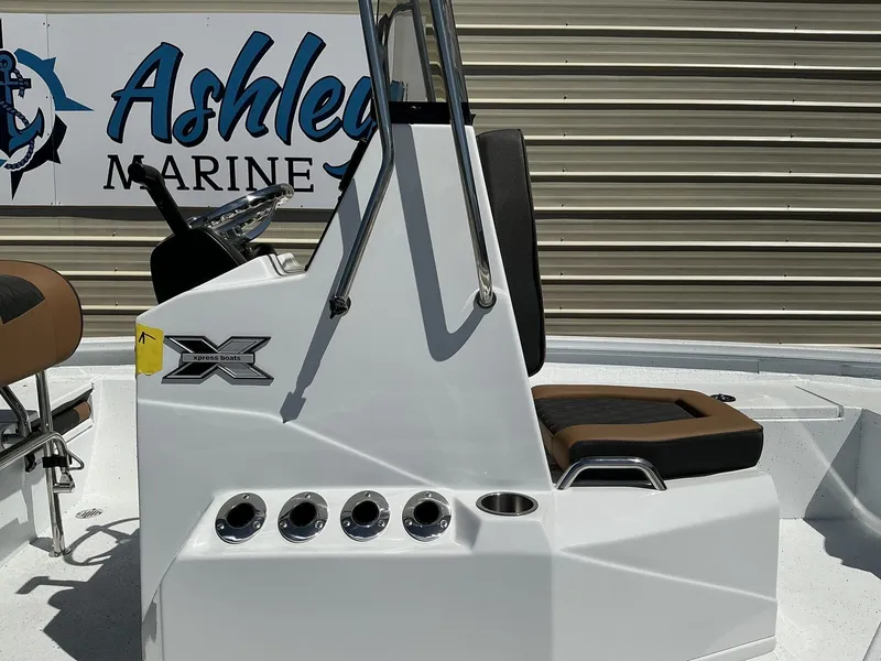 Slide: The Image of Xpress Hyper-Lift Bay Series SEADECK-MK TERROVA SPOTLOCK 2026 - 6