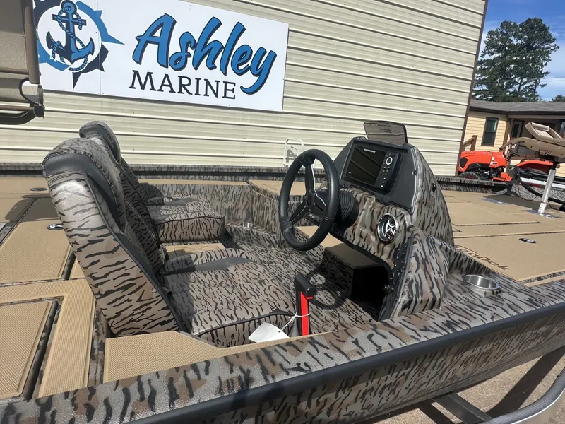 Slide: The Image of Xpress H20C Crappie 2026 - 5