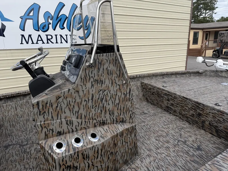 Slide: The Image of Xpress Hyper-Lift Bay Series 210 BAY 2026 - 8