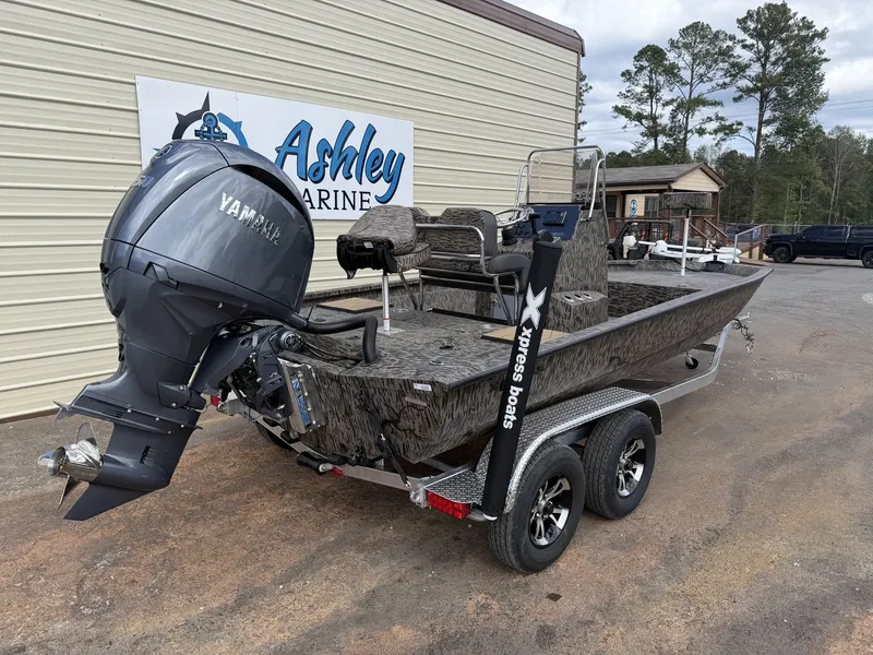 Slide: The Image of Xpress Hyper-Lift Bay Series 210 BAY 2026 - 9