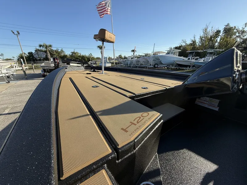 Slide: The Image of Xpress Hyper-Lift Bass Series H20 2026 - 9