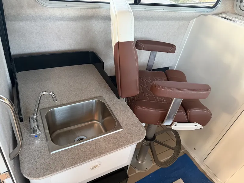 Slide: The Image of Parker Marine 287 Explorer 2026 - 16