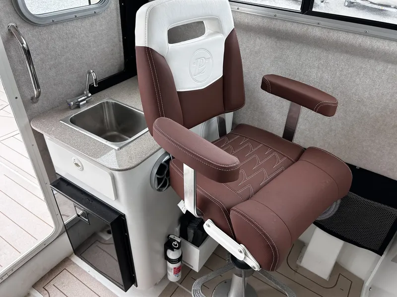 Slide: The Image of Parker Marine 287 Explorer 2026 - 30