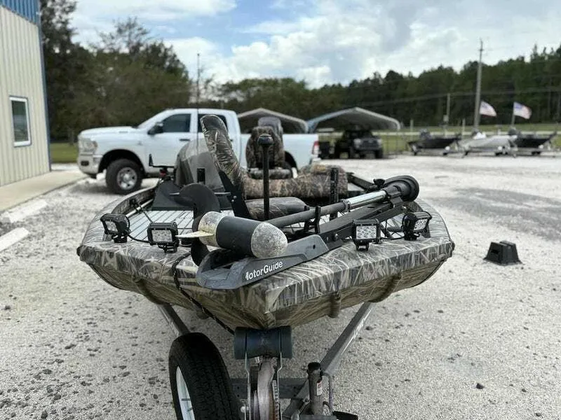 Slide: The Image of Lowe Stinger ST175 2016 - 2