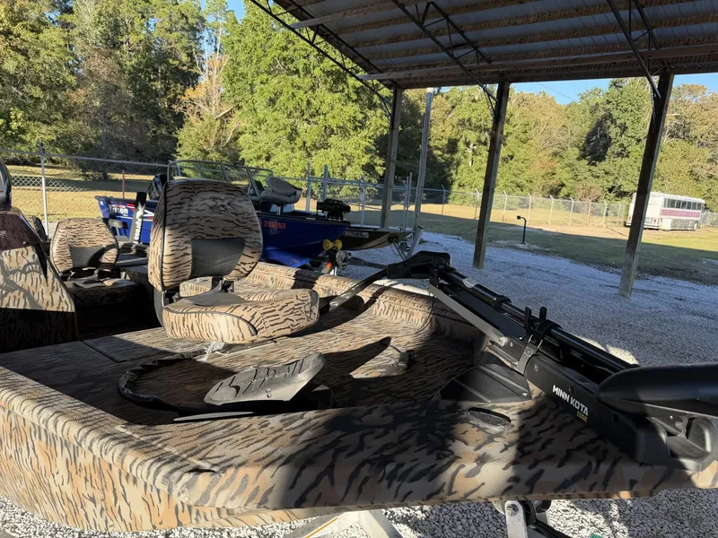 Slide: The Image of Xpress XP185 Catfish 2025 - 2