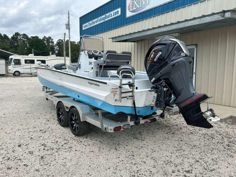 Slide: The Image of Xpress X23B Bay Lounge 2025 - 7