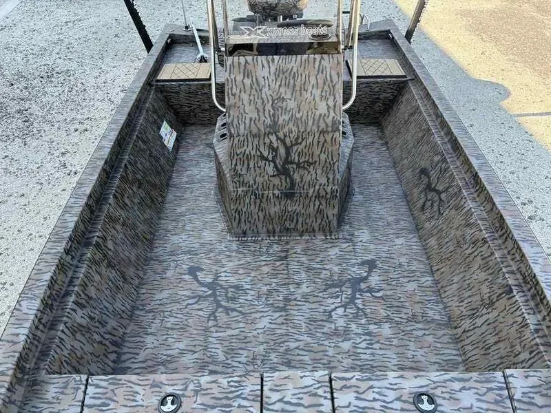 Slide: The Image of Xpress Hyper-Lift Bay Series 210 BAY 2026 - 11