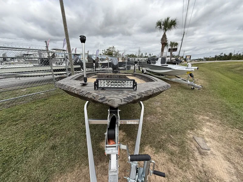 Slide: The Image of Xpress HD Series HD16DB WITH SEADECK/LIVEWELL 2026 - 7